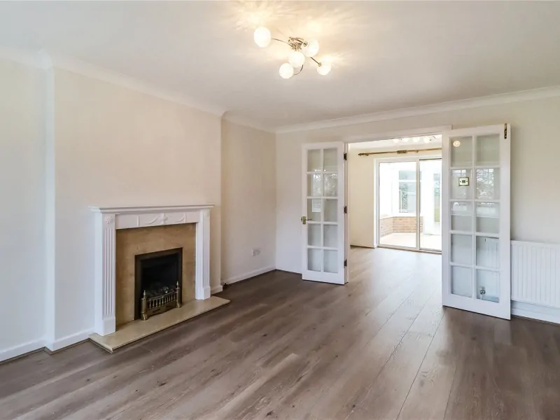 House Baylis Crescent in Mid Sussex