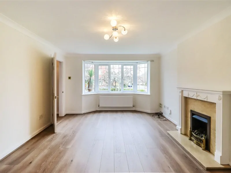 House Baylis Crescent in Mid Sussex