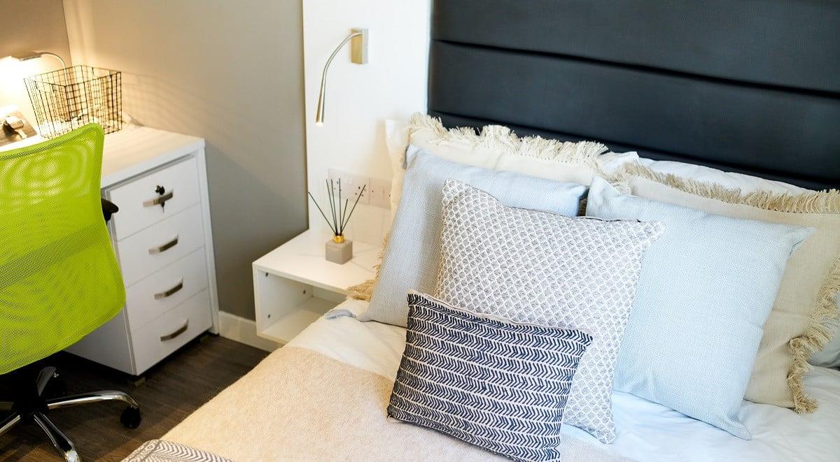 Room Curzon Street in Nottingham