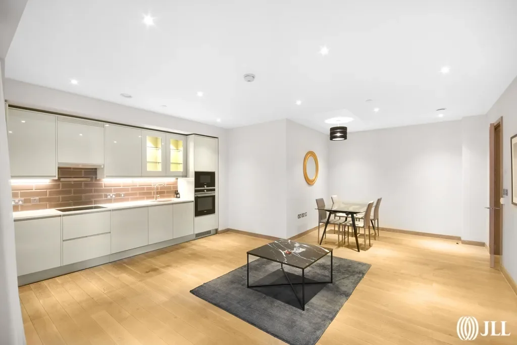 Flat Bellwether Lane in Greater London