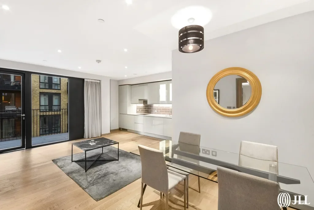 Flat Bellwether Lane in Greater London