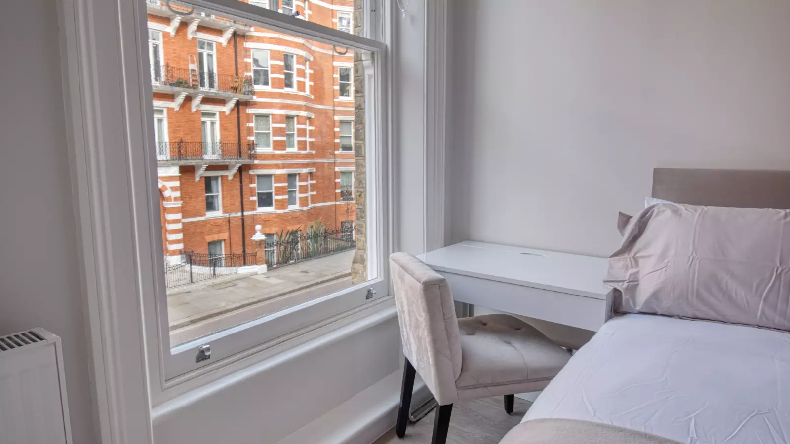 Flat Old Brompton Road in Greater London