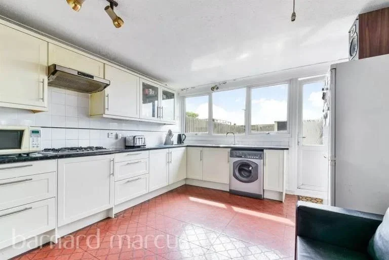 House Huntingdon Close in Greater London