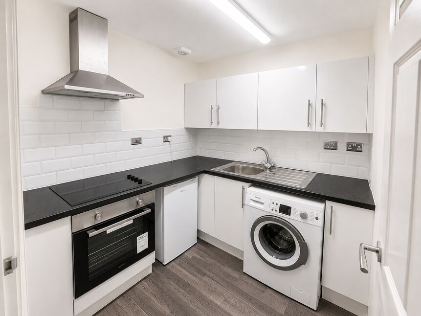 Flat Wellington Court in Holton le Clay