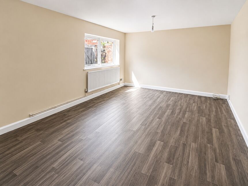 Flat Wellington Court in Holton le Clay