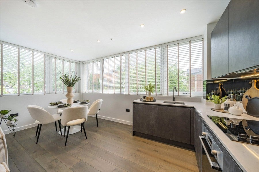 Flat Clare Close in Woking