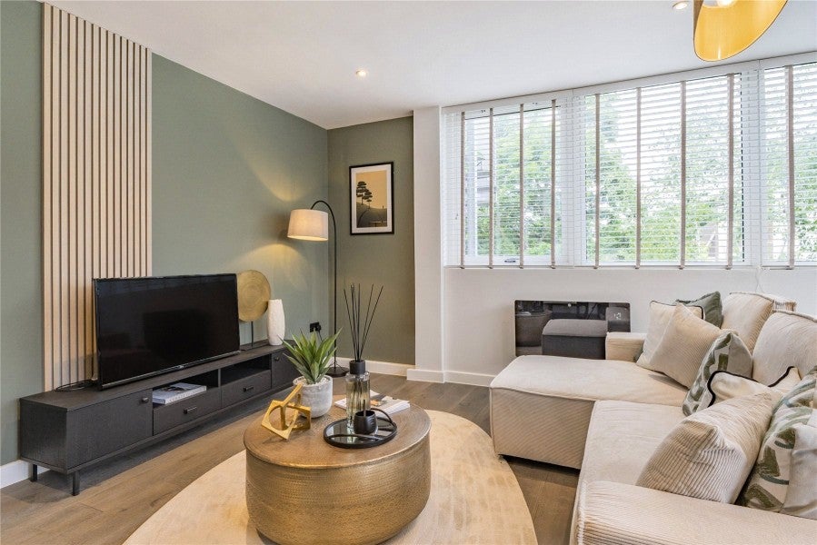 Flat Clare Close in Woking