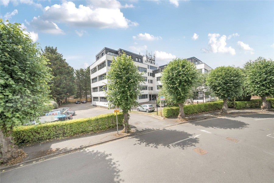 Flat Clare Close in Woking