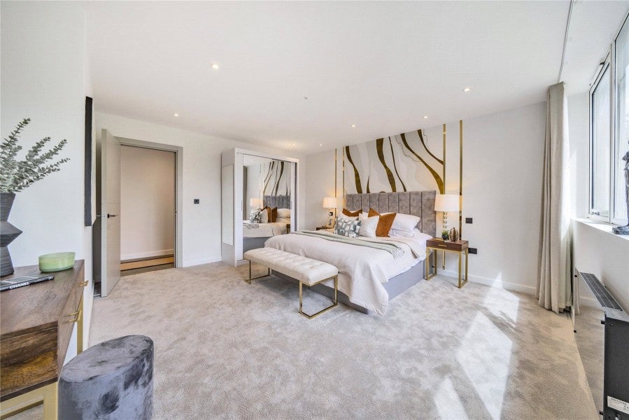 Flat Clare Close in Woking