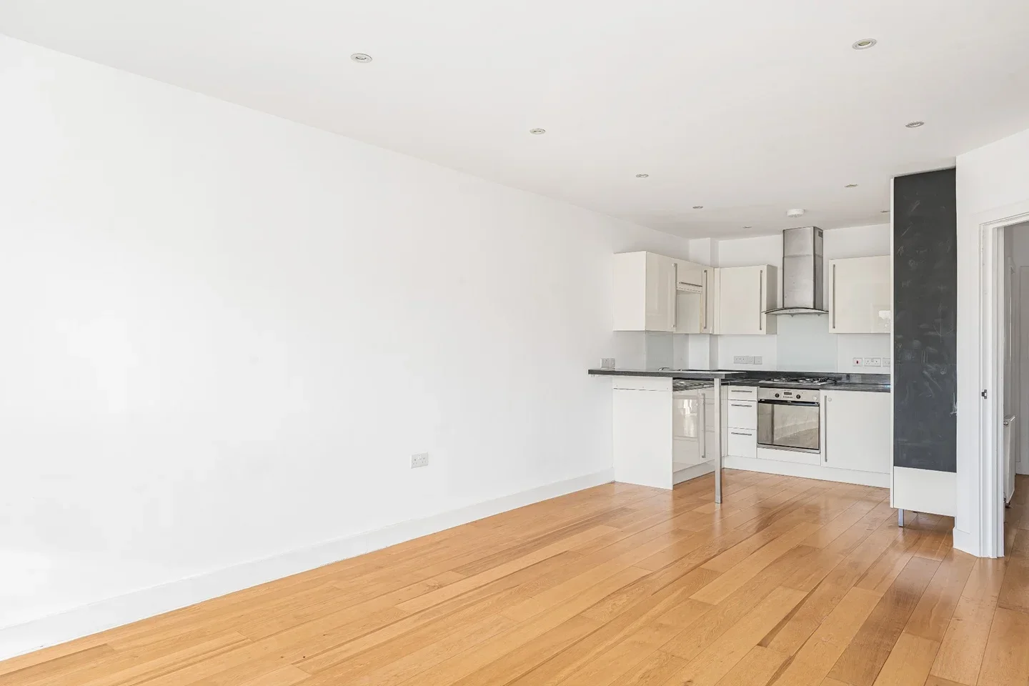Flat Ealing Green in Greater London