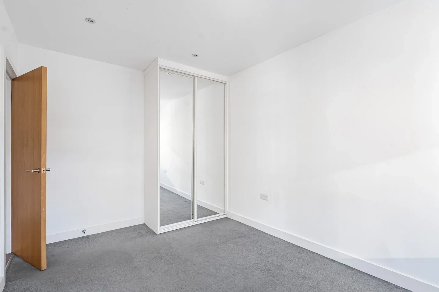 Flat Ealing Green in Greater London