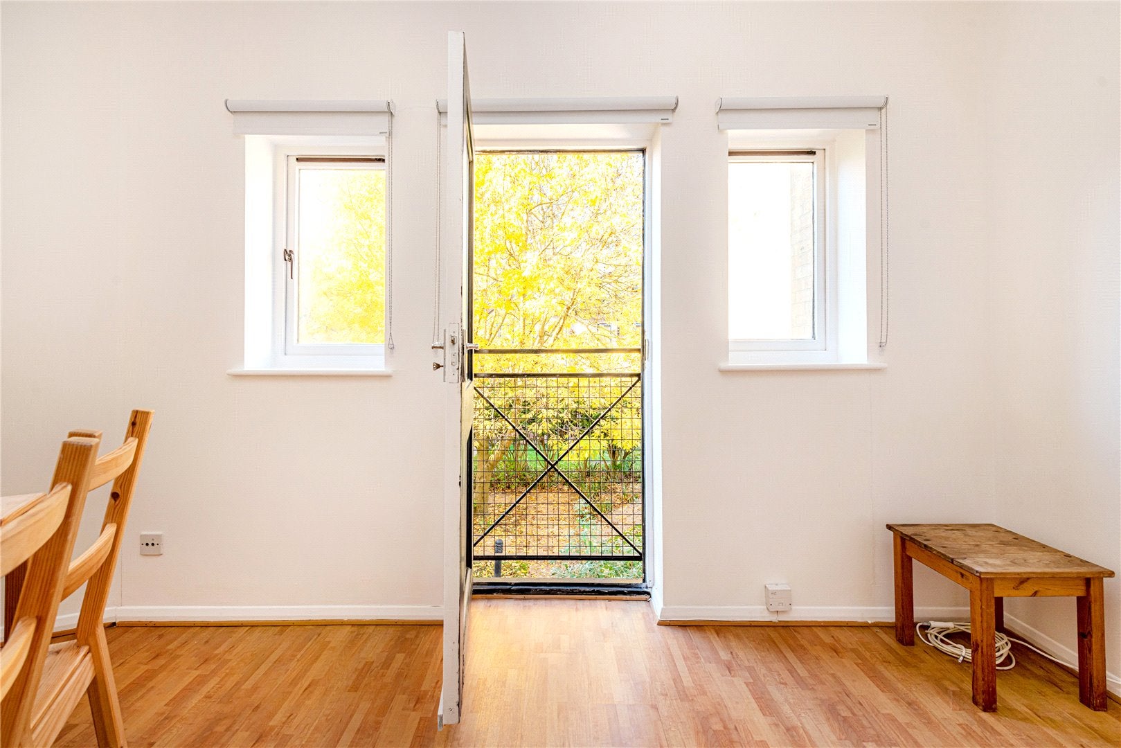 Flat Dalgarno Gardens in Greater London