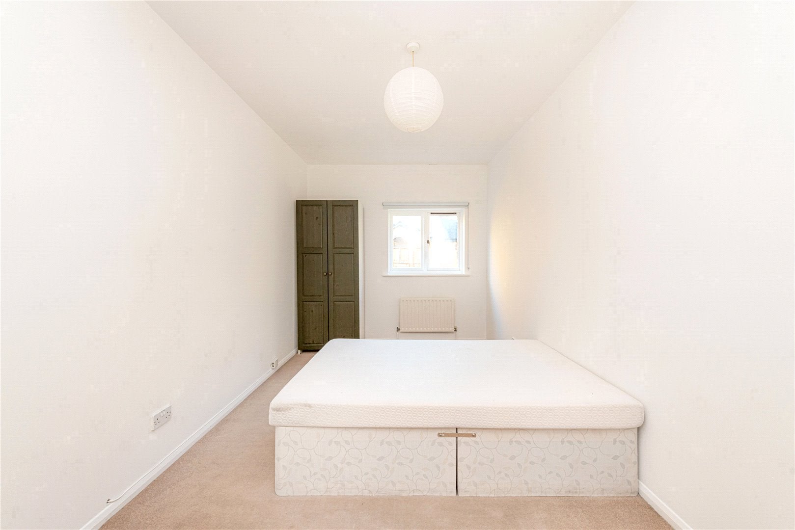 Flat Dalgarno Gardens in Greater London