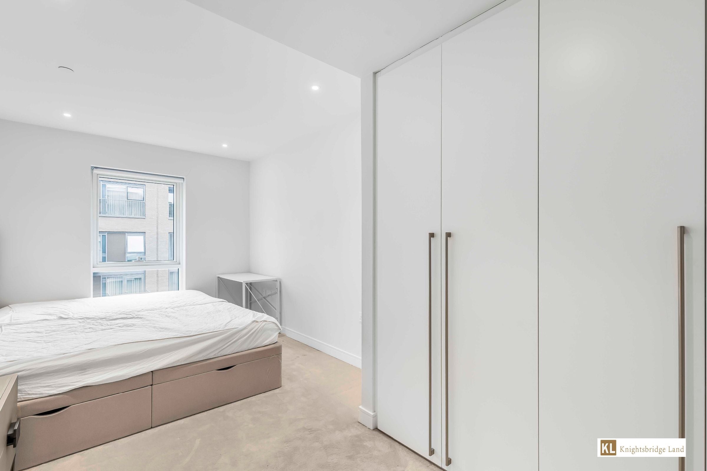 Flat Thurstan Street in Greater London