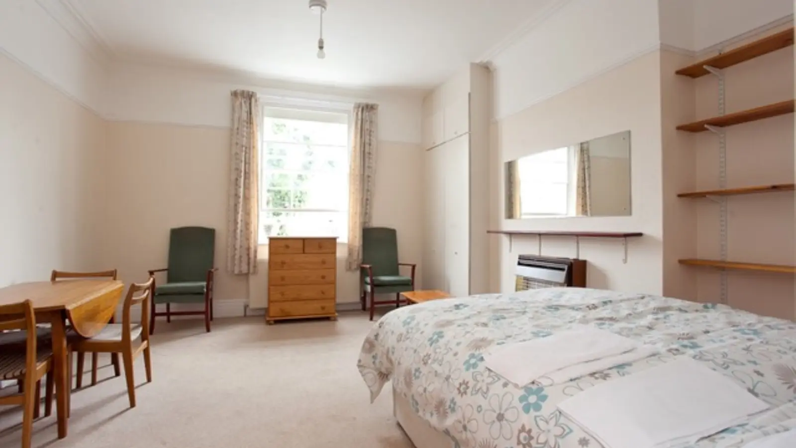 Flat Queensdale Place in Greater London
