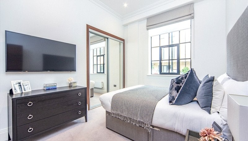 Flat Rainville Road in Greater London