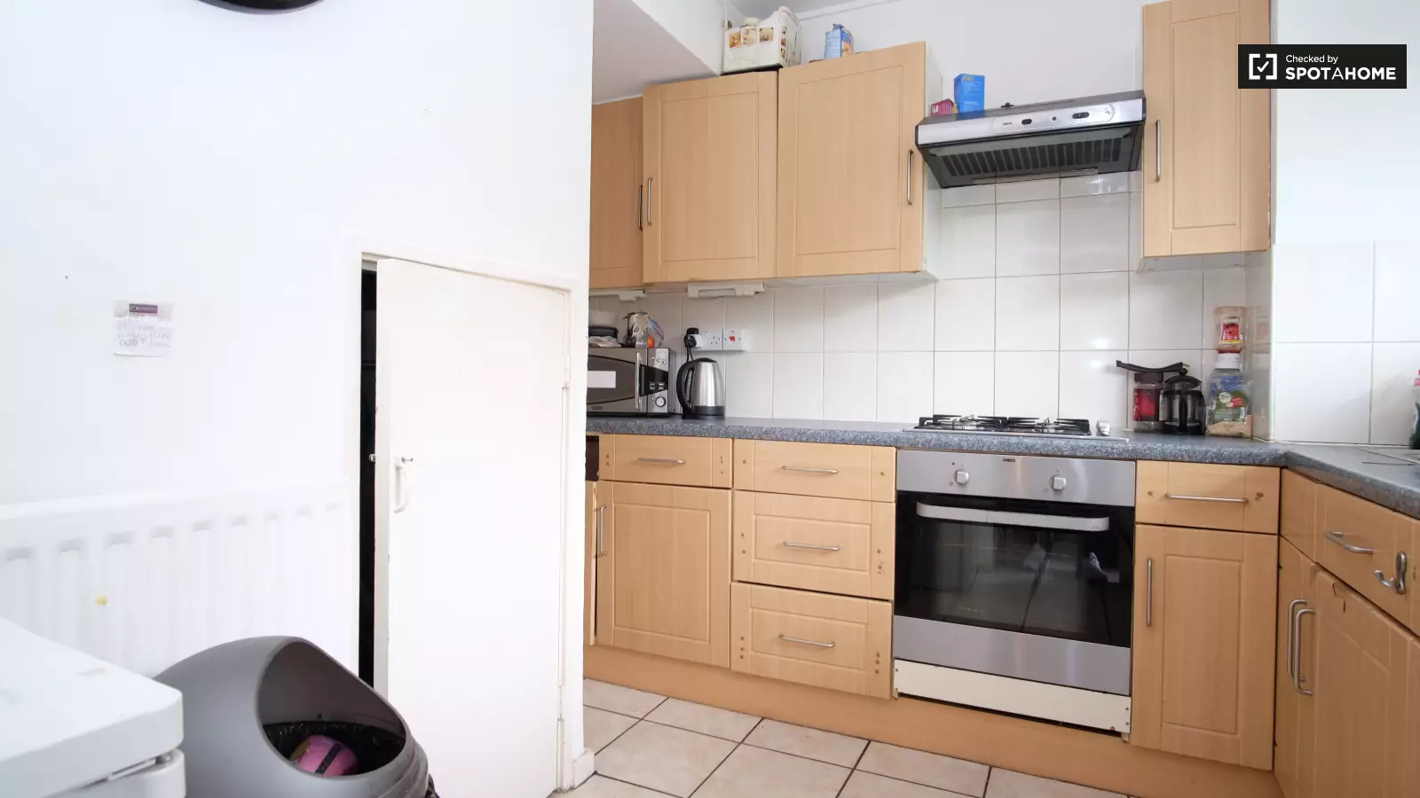 Flat Fontley Way in Greater London