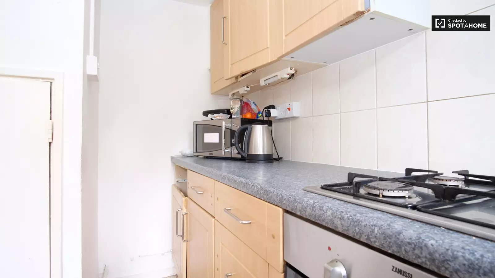 Flat Fontley Way in Greater London