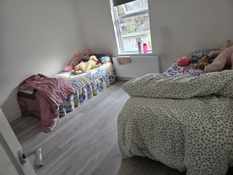 Room Bendish Road in Greater London