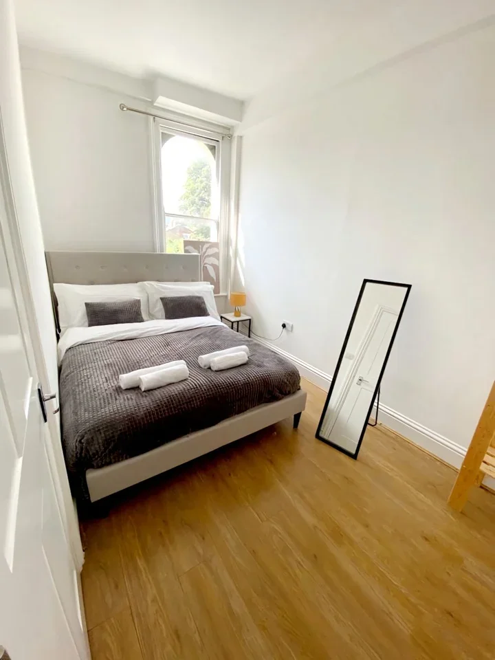 Flat Grove Road in Greater London