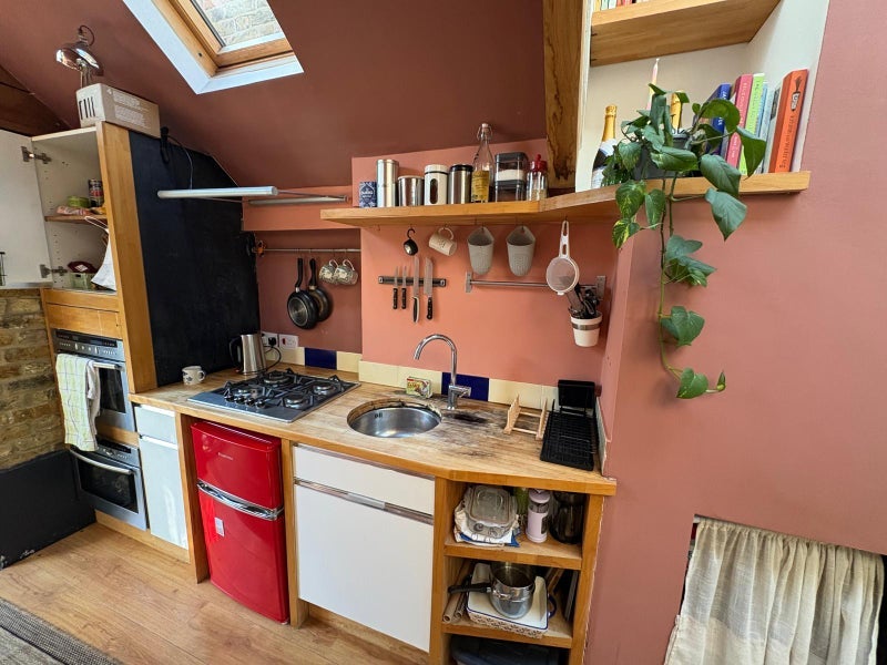 Flat Trouville Road in Greater London