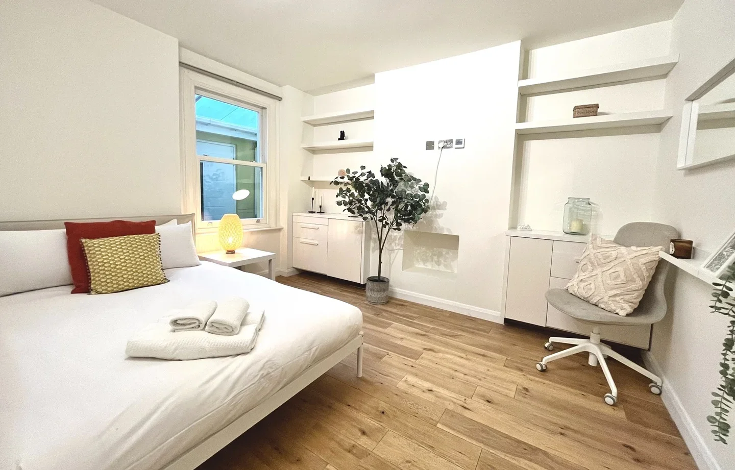 Flat Archel Road in Greater London