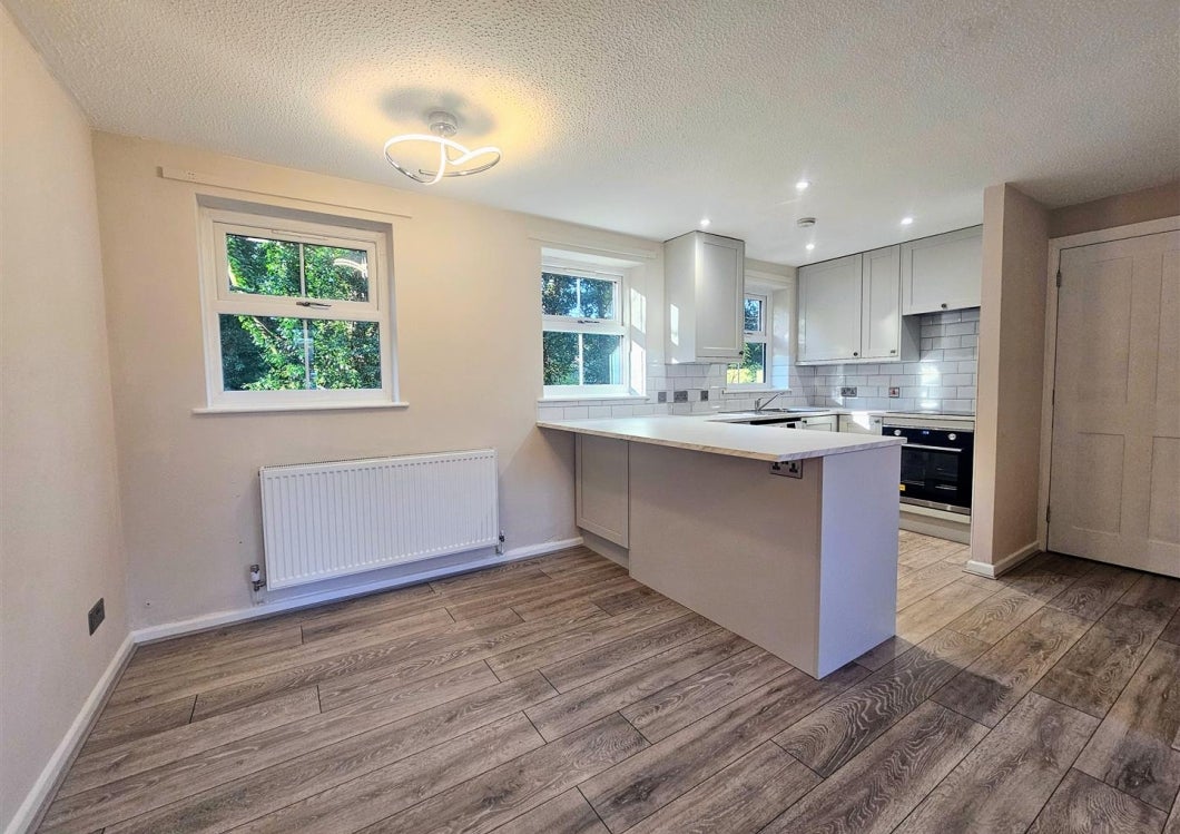 Flat Meadow Brook Close in Madeley