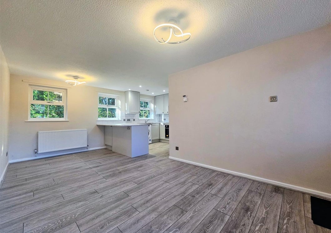 Flat Meadow Brook Close in Madeley