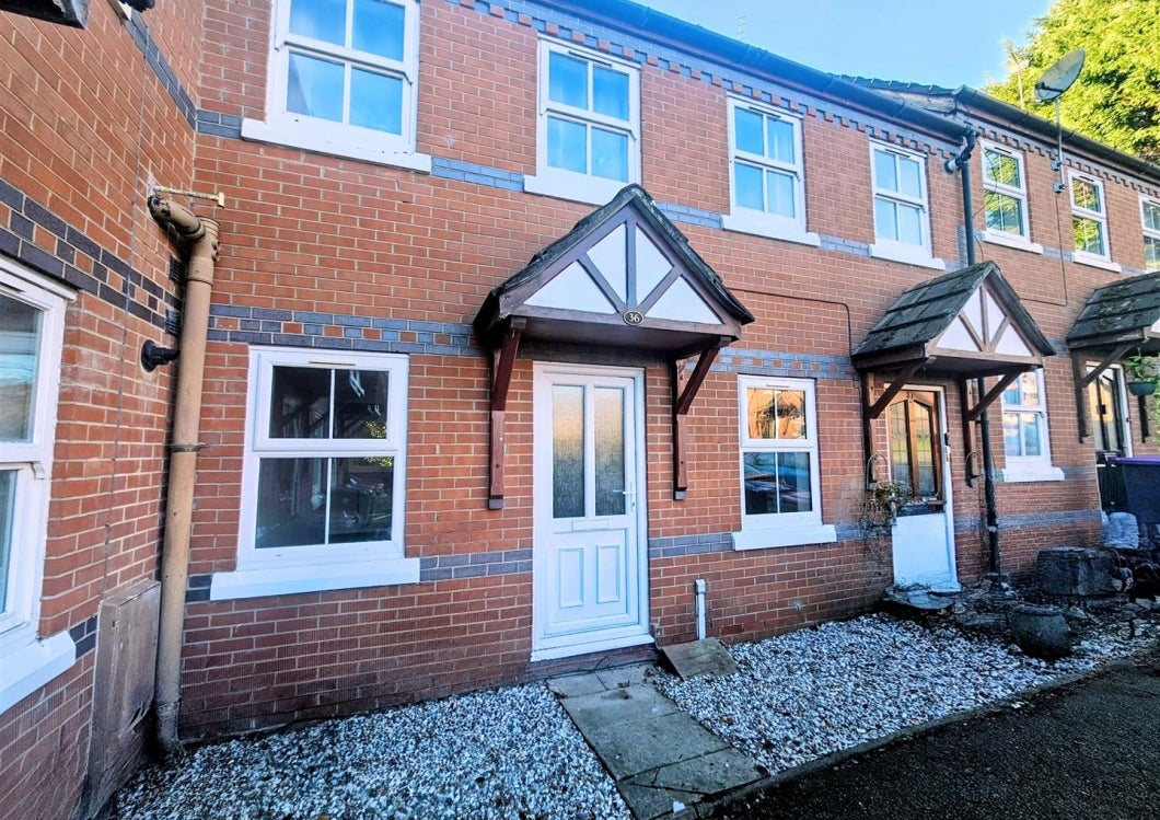 Flat Meadow Brook Close in Madeley