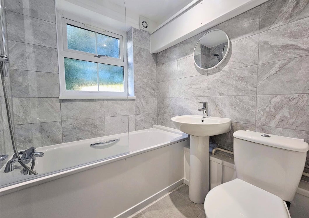 Flat Meadow Brook Close in Madeley