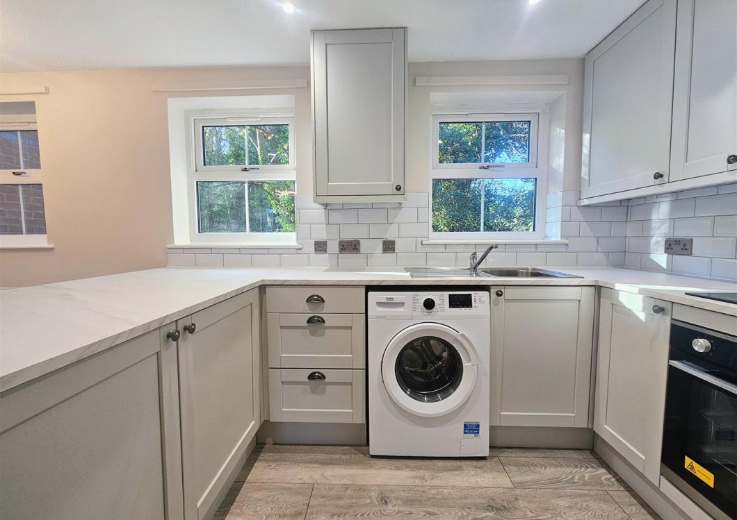 Flat Meadow Brook Close in Madeley