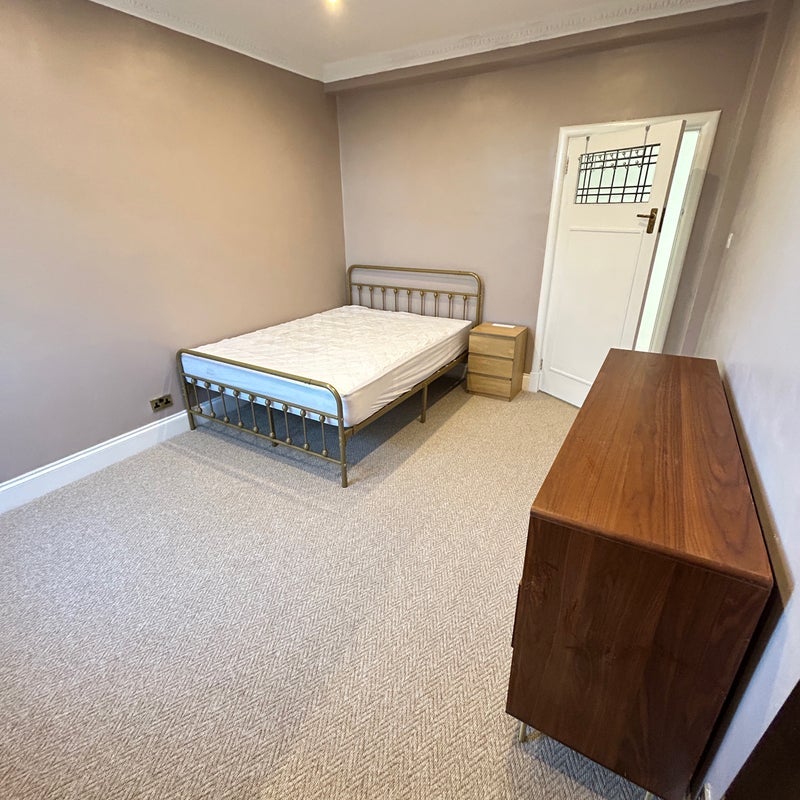 Room Hagley Road in Birmingham
