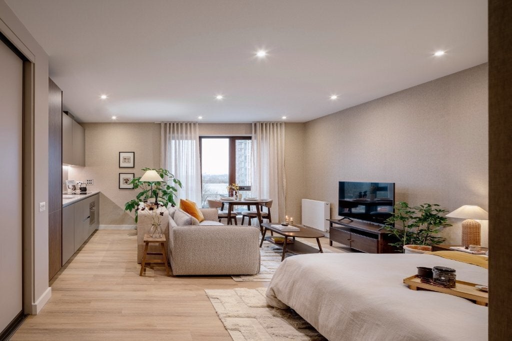 Flat Berkeley Avenue in Greater London