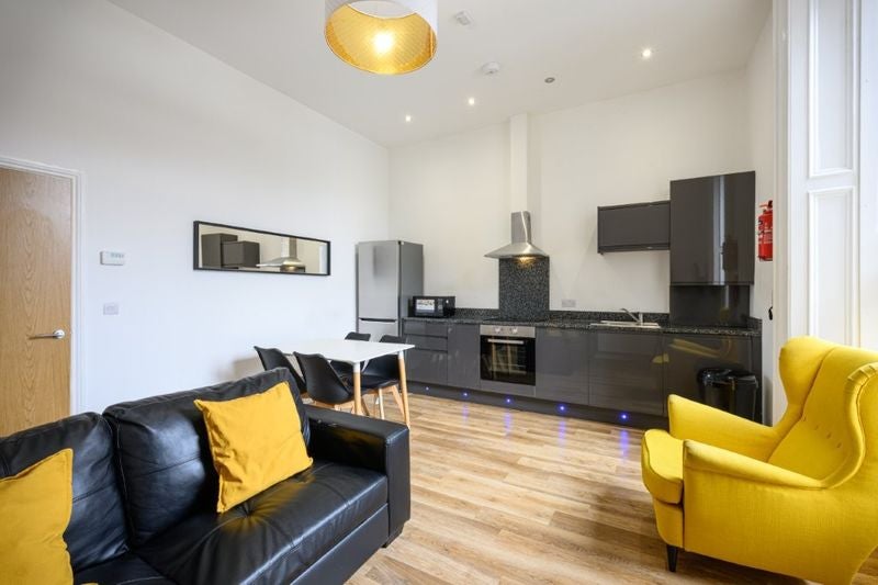 Flat Osborne Terrace in Newcastle upon Tyne