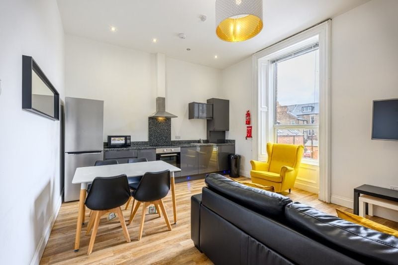 Flat Osborne Terrace in Newcastle upon Tyne