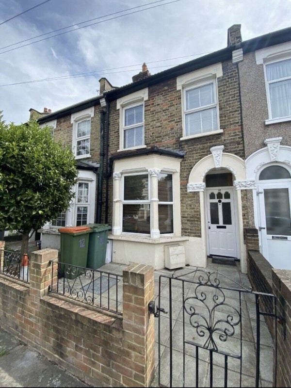 Room Coronation Road in Greater London