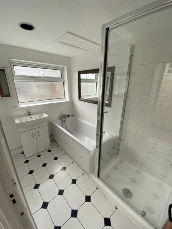 Room Coronation Road in Greater London