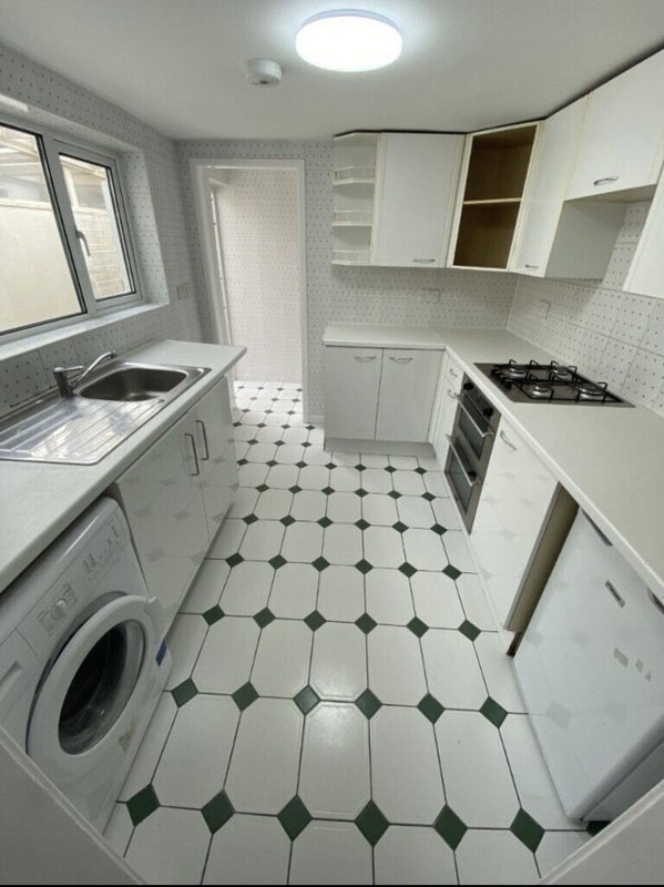 Room Coronation Road in Greater London