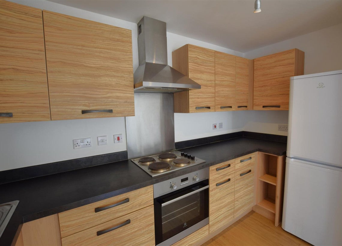 Flat Monticello Way in Coventry