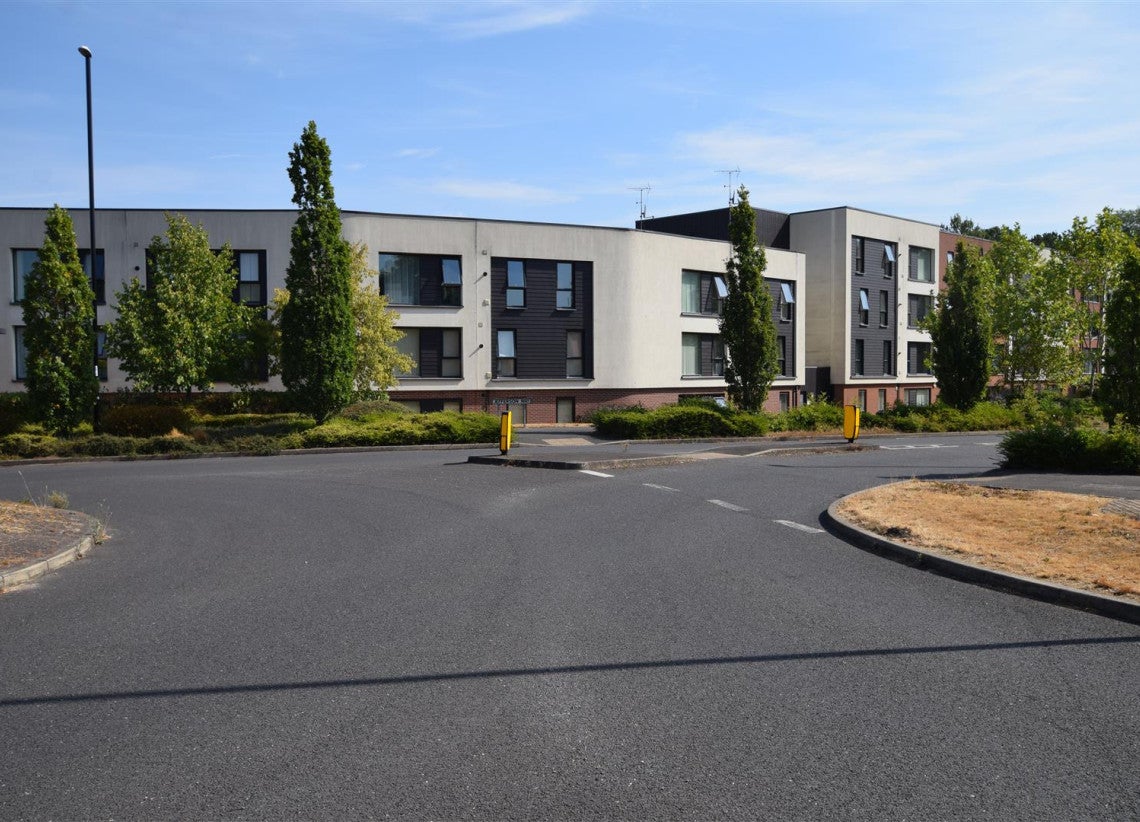 Flat Monticello Way in Coventry