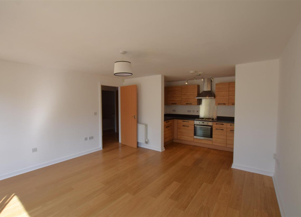 Flat Monticello Way in Coventry