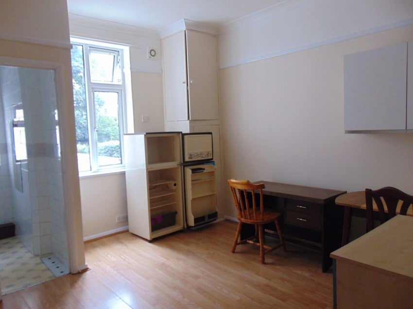 Flat Ordnance Road in Southampton