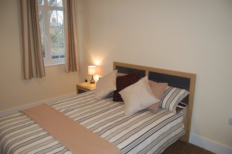 Room Hallewell Road in Birmingham