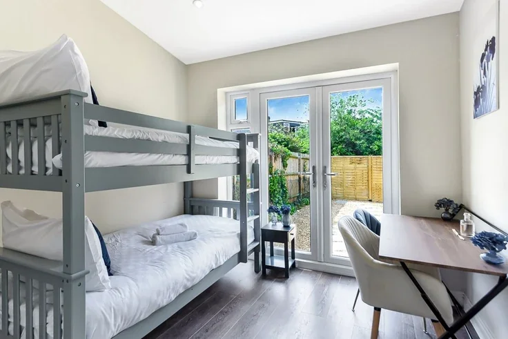 Flat Tresco Road in Greater London