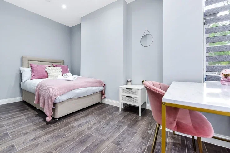 Flat Tresco Road in Greater London
