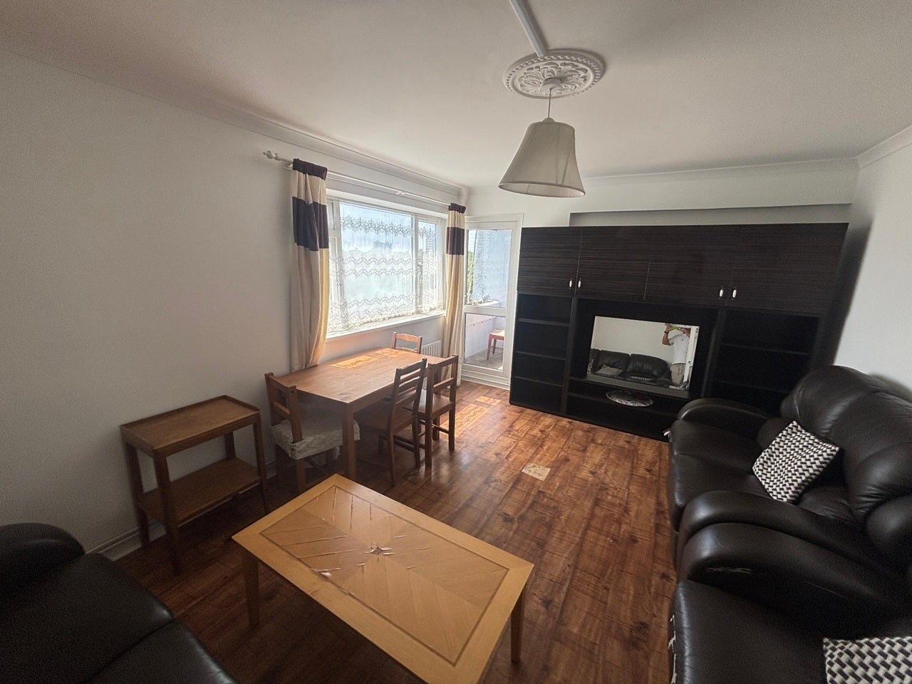 Flat Paradise Road in Greater London