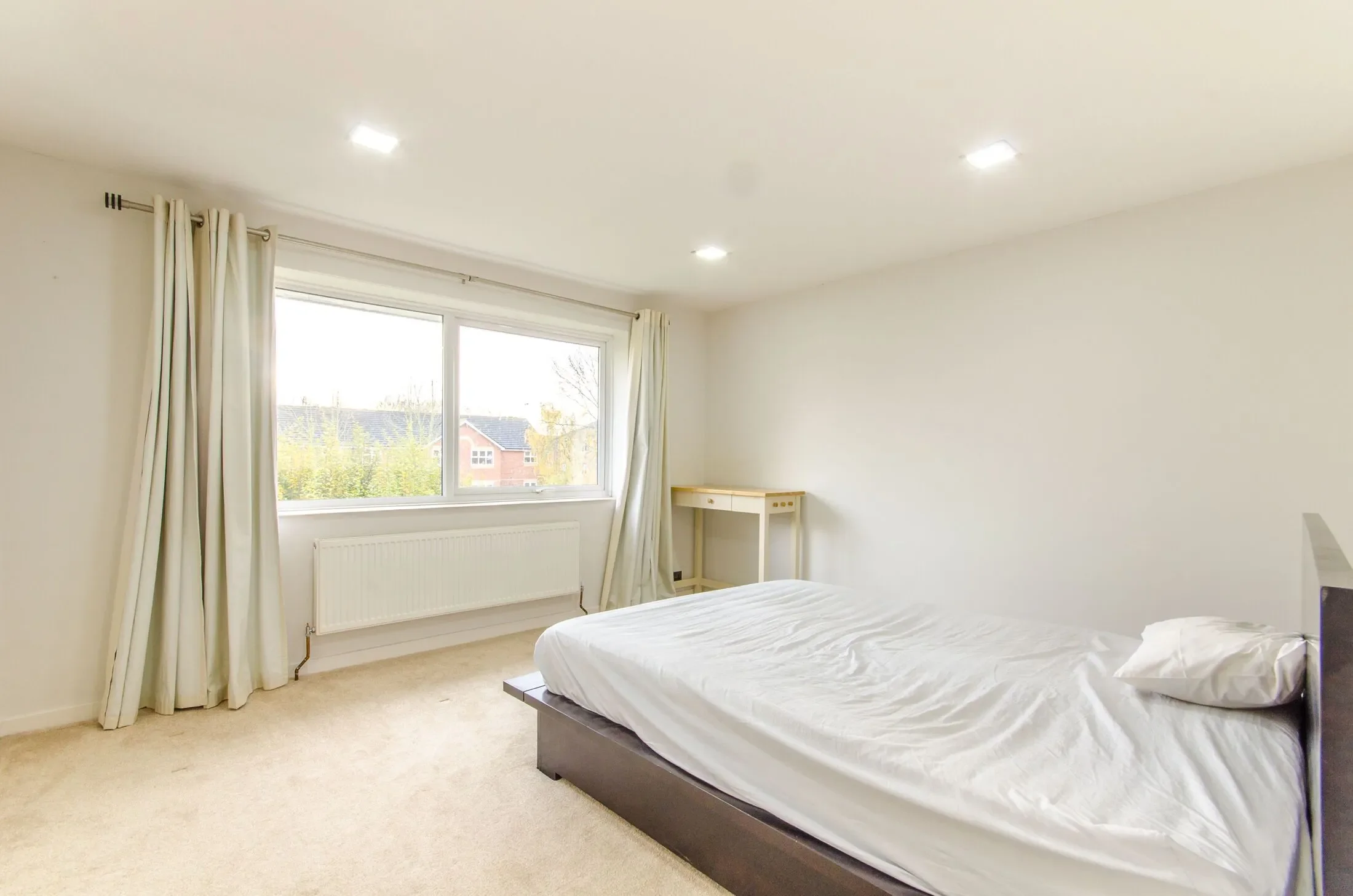 Flat The Pines in Greater London