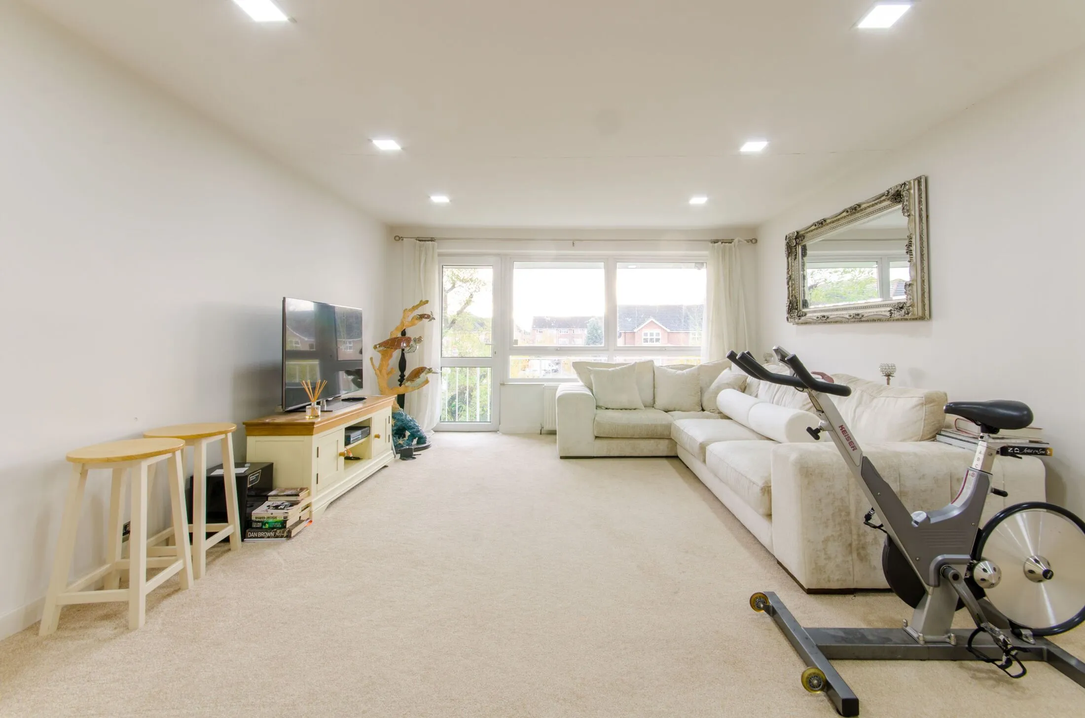 Flat The Pines in Greater London