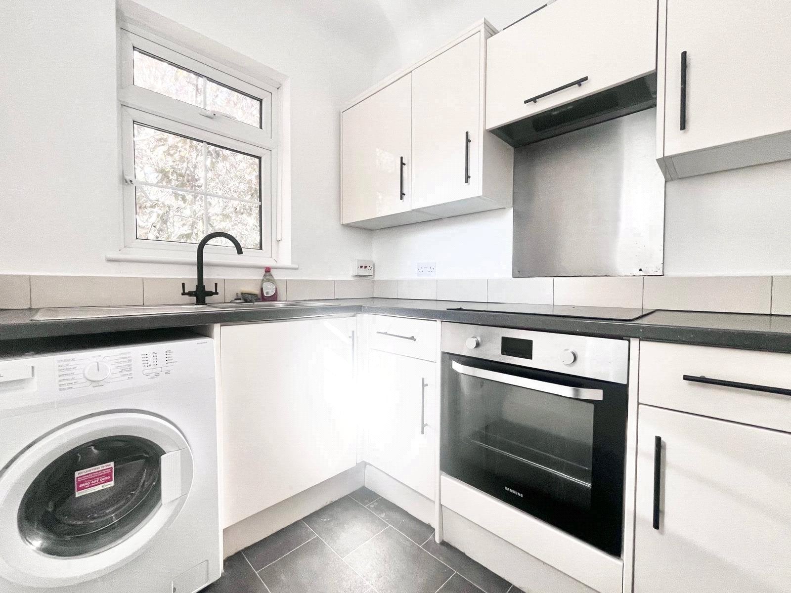 Flat Jordans Mews in Greater London