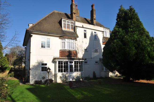 Flat Jordans Mews in Greater London